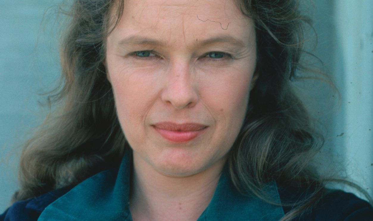 Academy Award winner Sandy Dennis poses with arms crossed.