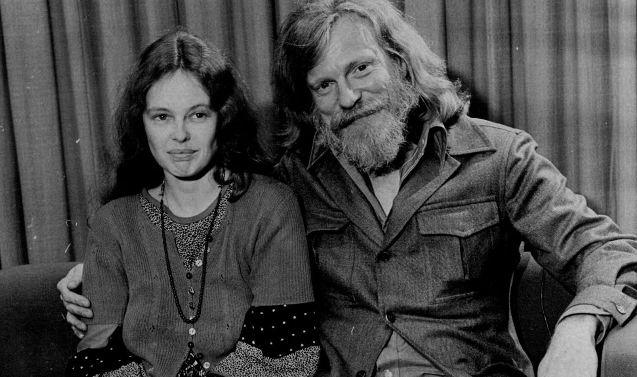 Two big name stars of the Newport Jazz Festival in Australia flew into the Sydney today to commence concert tours Melbourne, Sydney and Adelaide.Grey Gerry Mulligan and his American movie actress wife Sandi Dennis. September 14, 1972.