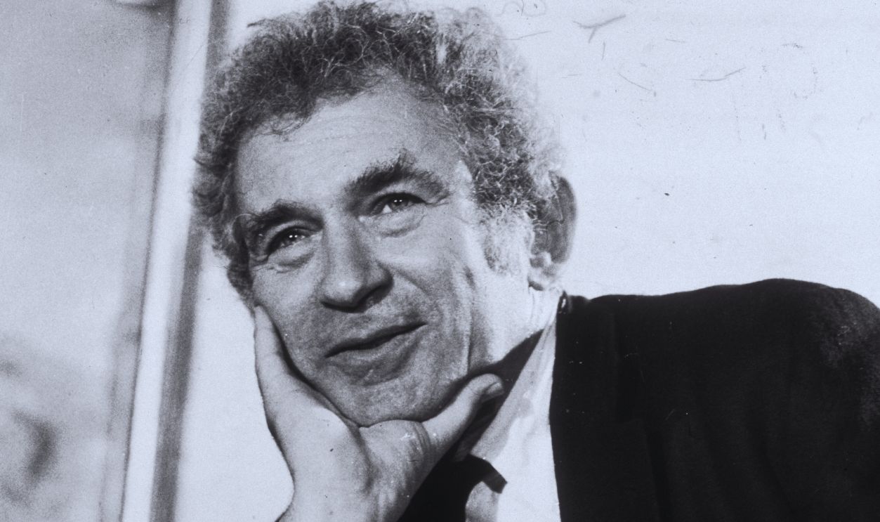 Gettyimages - 3226988, Mailer On Monroe 1980: Headshot of American author Norman Mailer smiling during a press conference to discuss his book on Marilyn Monroe, Algonquin Hotel, New York City.