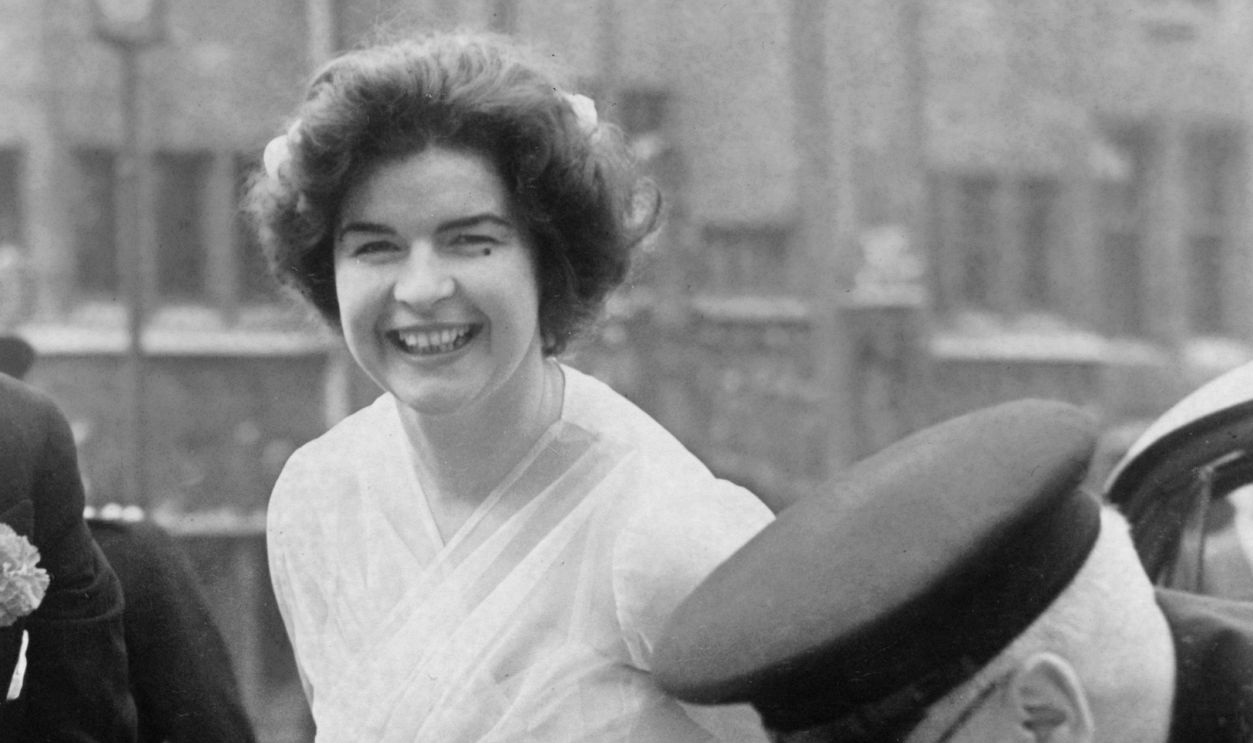   Gettyimages - 489217603, Jeanne Campbell As Bridesmaid