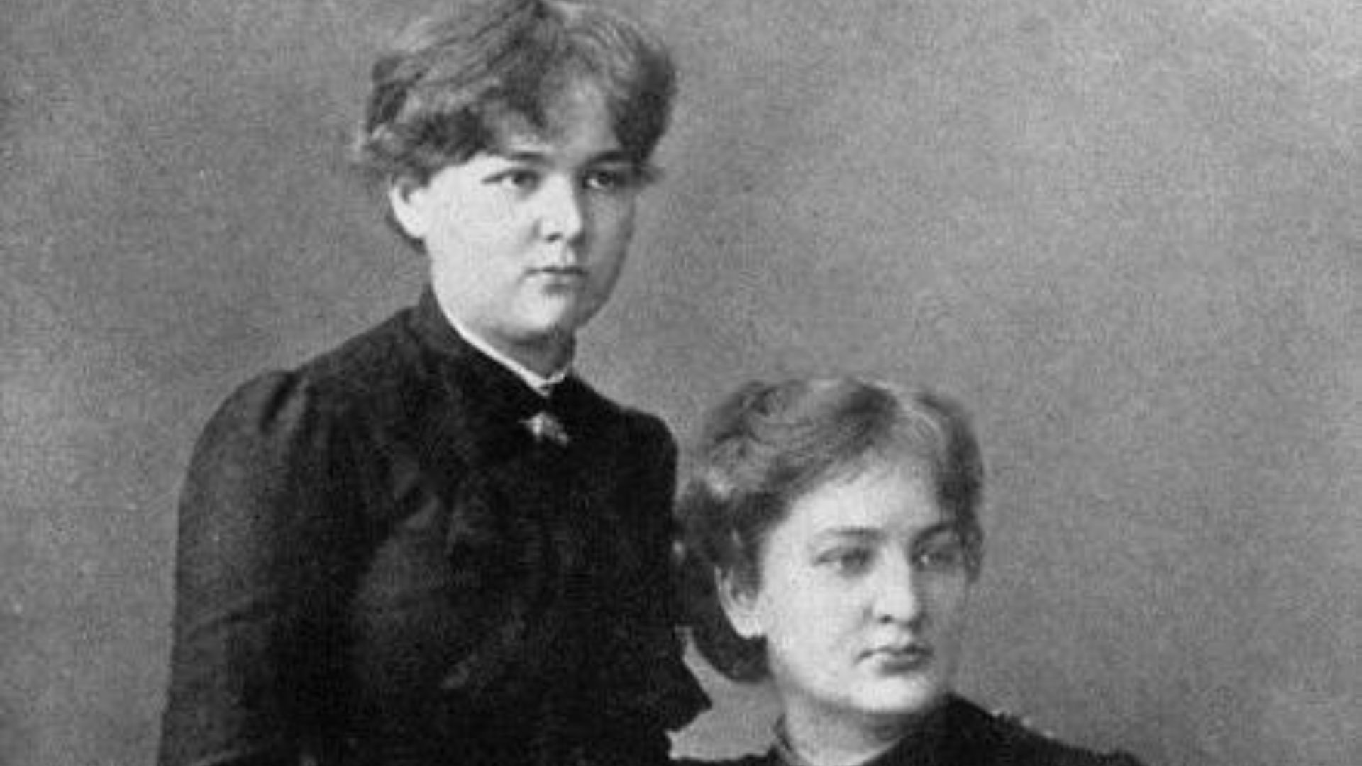 File:Maria Sklodowska et sa sœur Bronislawa en 1886.jpg