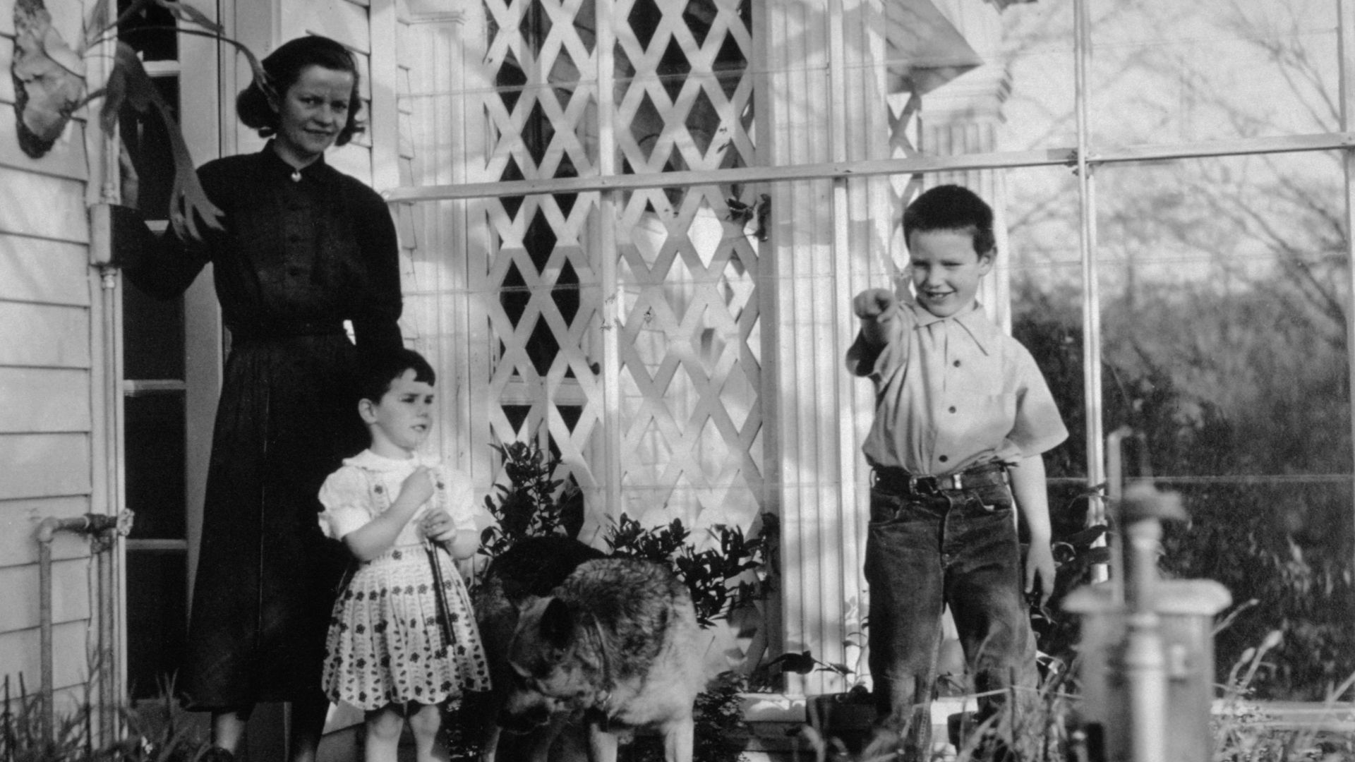File:Kitty Oppenheimer with Peter and Toni.jpg