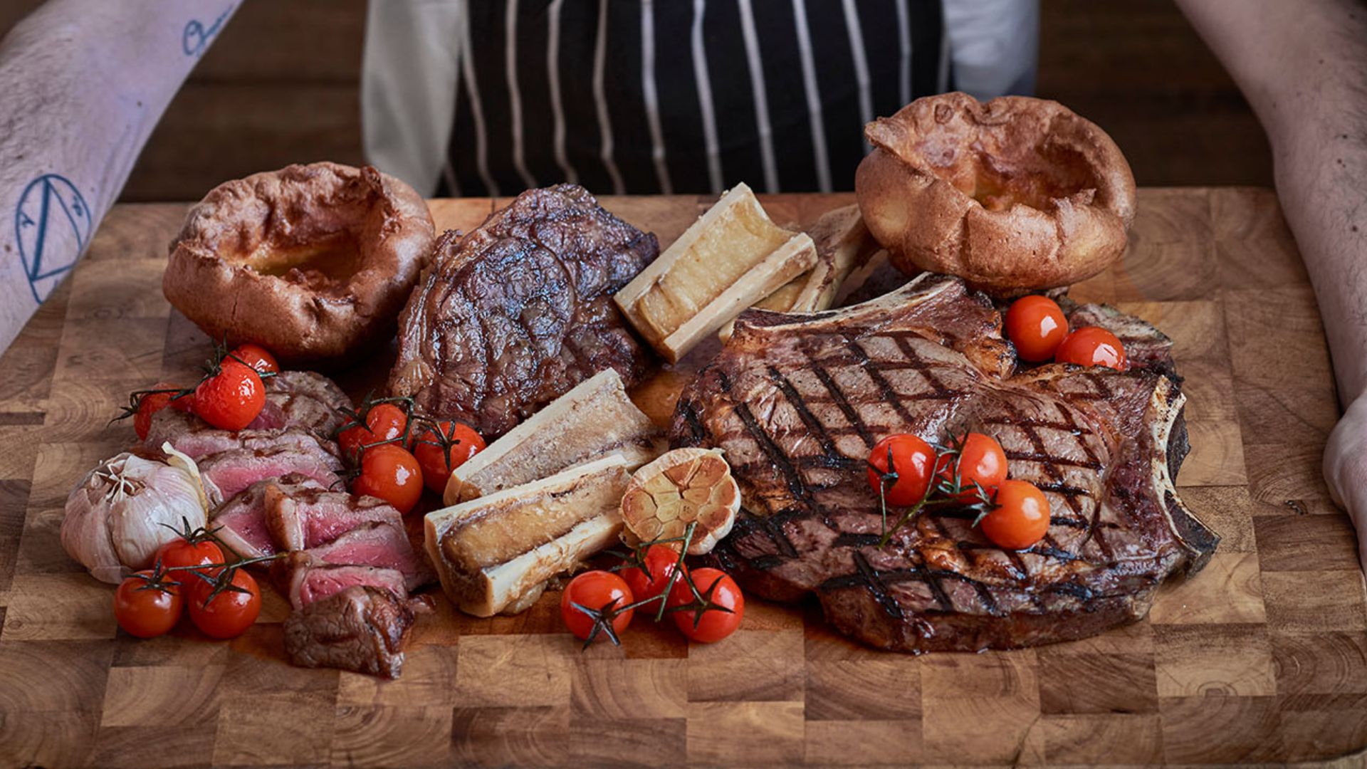 File:Steak-Board-with-Yorkshires-and-Chef-Gillrays-Steakhouse-Bar.jpg