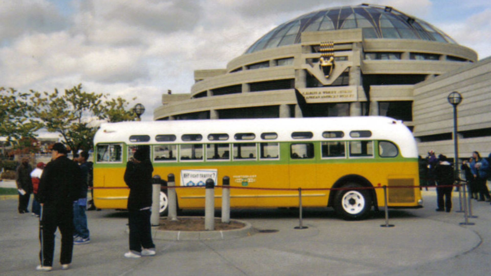 File:Rosa Parks bus full shot by femaletrumpet02.jpg