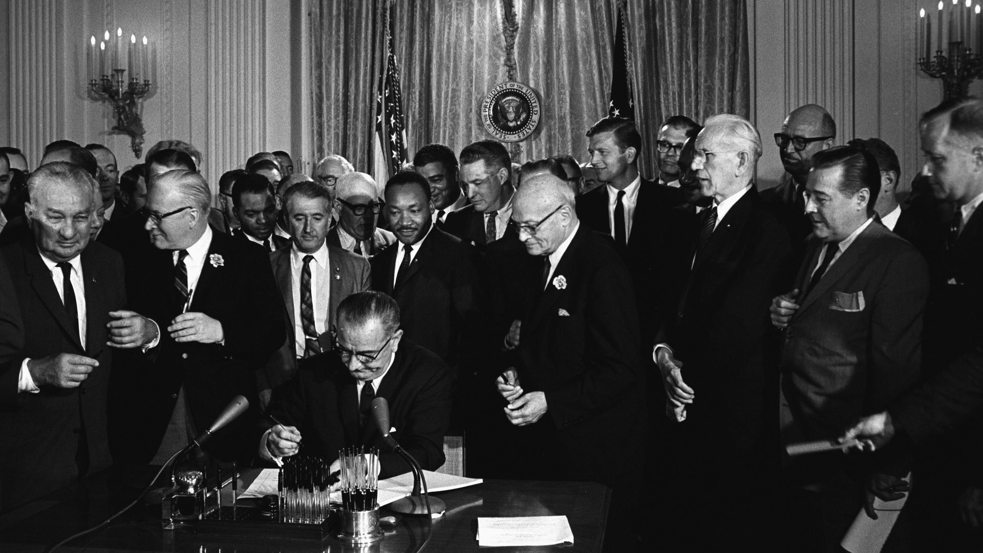 File:Lyndon Johnson signing Civil Rights Act, July 2, 1964.jpg