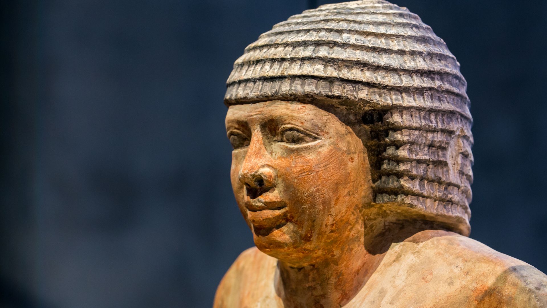 File:Seated portrait group of Sabu and his wife Meretites and one of their children 02.jpg