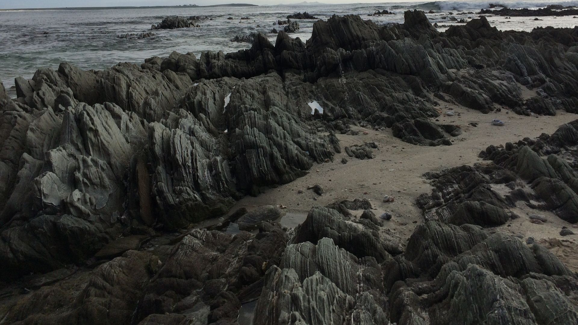 File:Schist formations, Kaingaroa, Chatham Islands.jpg