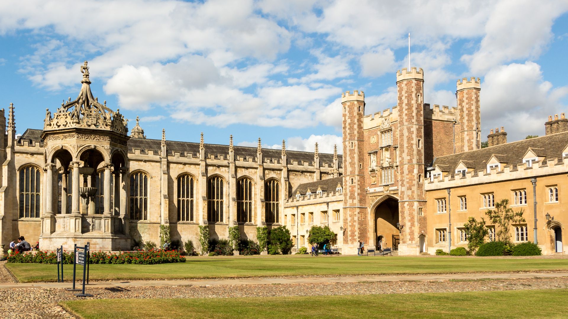 File:Trinity College - Great Court 02.jpg