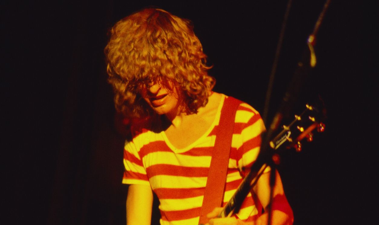 Gettyimages - 1853059680, Def Leppard Performs At The Palladium English rock musician Steve Clark (1960 - 1991), of the group Def Leppard, plays an electric guitar as he performs onstage at the Palladium, New York, New York, August 1, 1980.