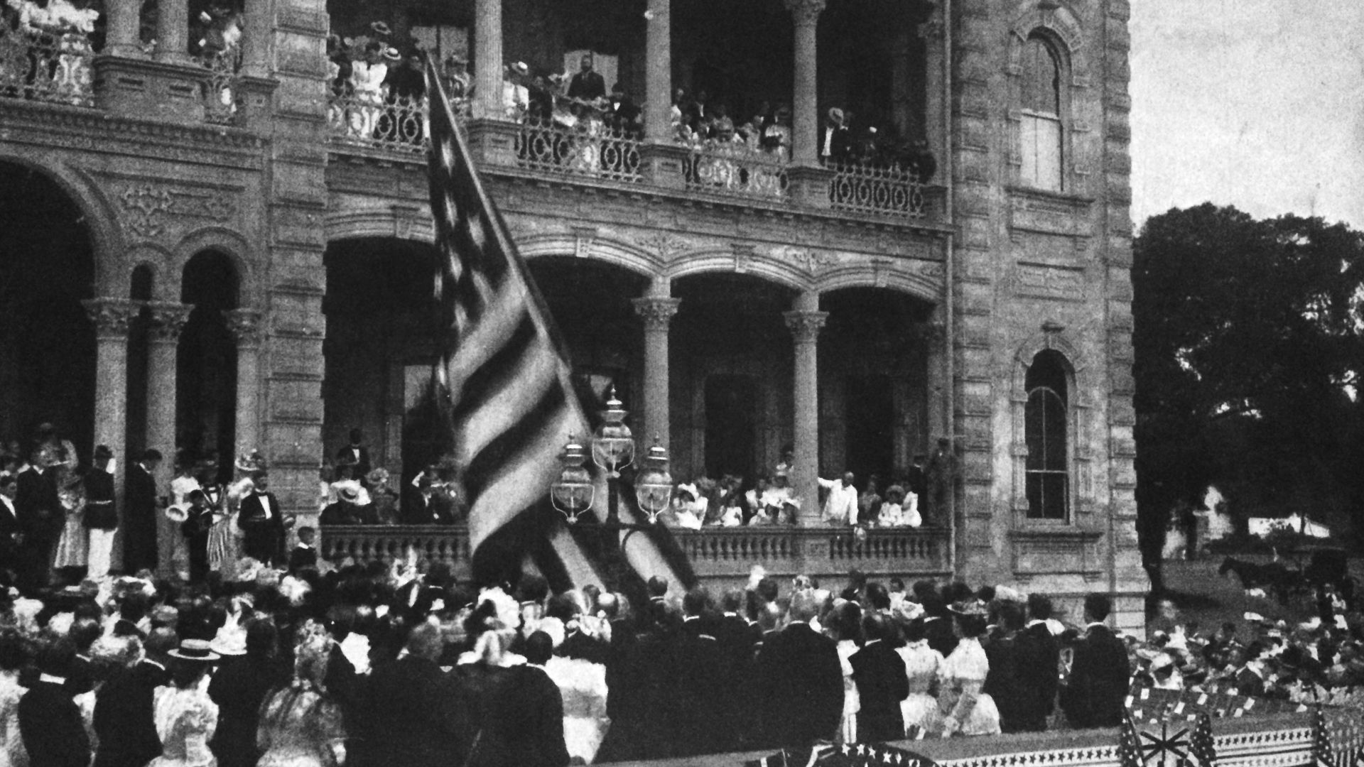 File:Raising the American Flag Over Iolani Palace.jpg