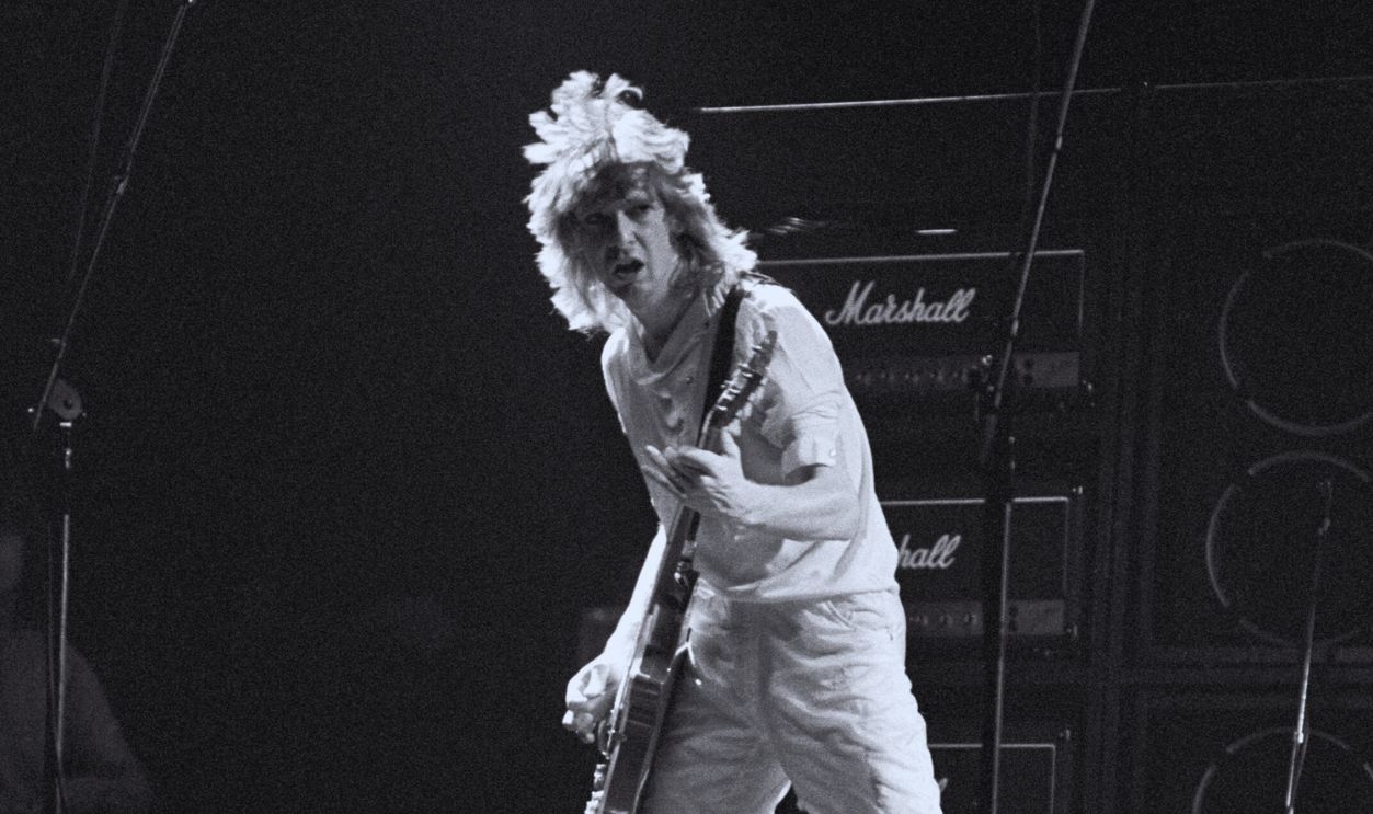 Gettyimages  - 1065533168, Def Leppard Plays The Fox Theater, Atlanta ATLANTA - SEPTEMBER 4: Lead songwriter and guitarist Steve Clark of Def Leppard performs at The Fabulous Fox Theater on September 4, 1981 in Atlanta, Georgia. 