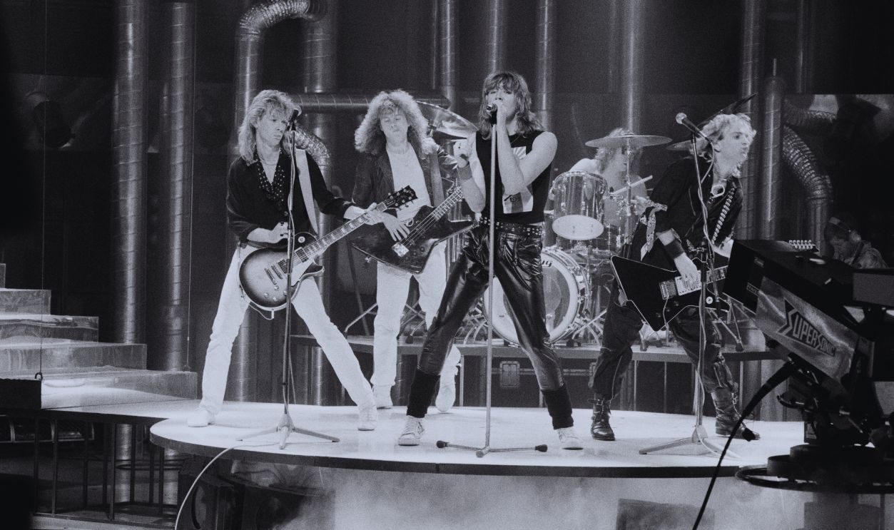 Gettyimages - 1146245493, Channel 4 Christmas Show British rock band Def Leppard performing at the Channel 4 Christmas Show, UK, 12th December 1983; they are Joe Elliott, Rick Savage, Rick Allen, Phil Collen, Steve Clark. 