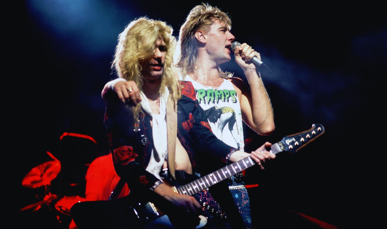 Gettyimages  - 80455889, Paul Natkin Archive Steve Clark and Joe Elliott of Def Leppard on 8/28/92 in Chicago,Il. 