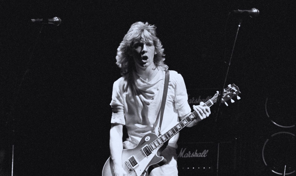 Gettyimages - 1065570070, Def Leppard Plays The Fox Theater, Atlanta ATLANTA - SEPTEMBER 4: Lead songwriter and guitarist Steve Clark of Def Leppard performs at The Fabulous Fox Theater on September 4, 1981 in Atlanta, Georgia.