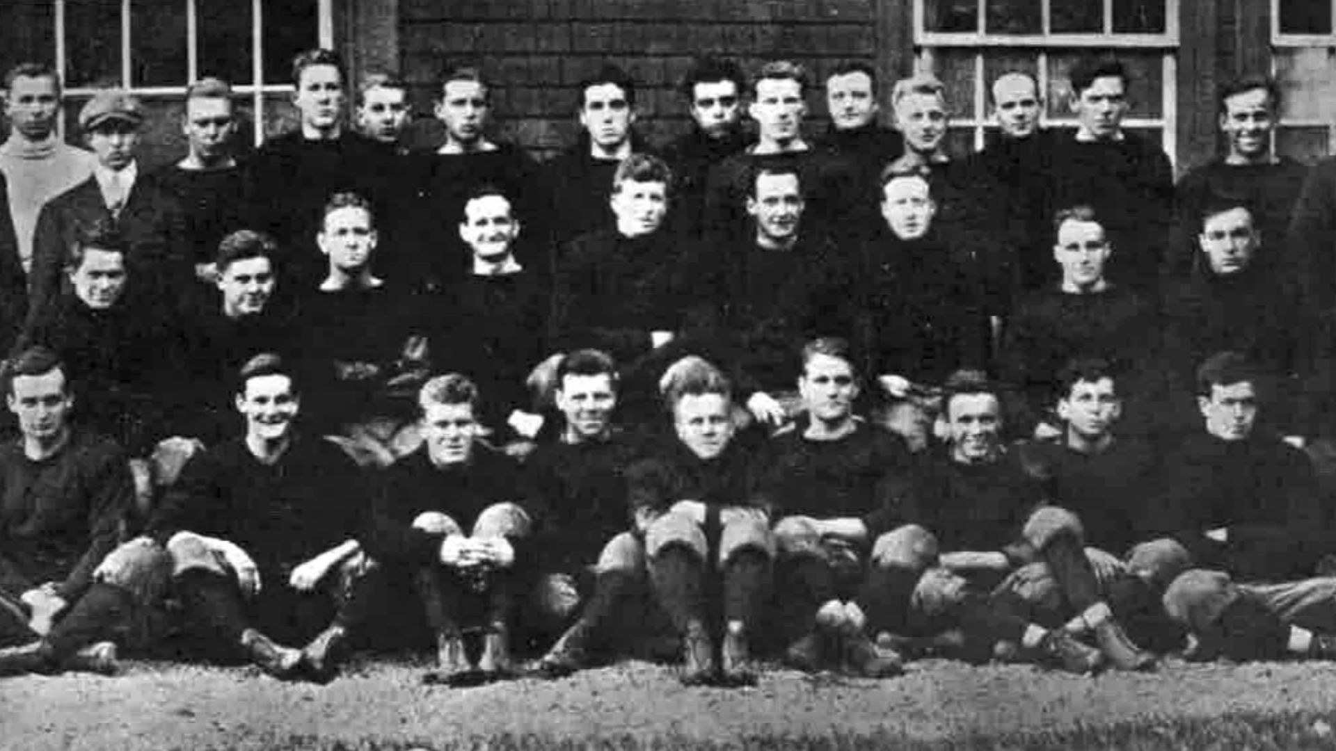 File:1910 harvard football squad.jpg
