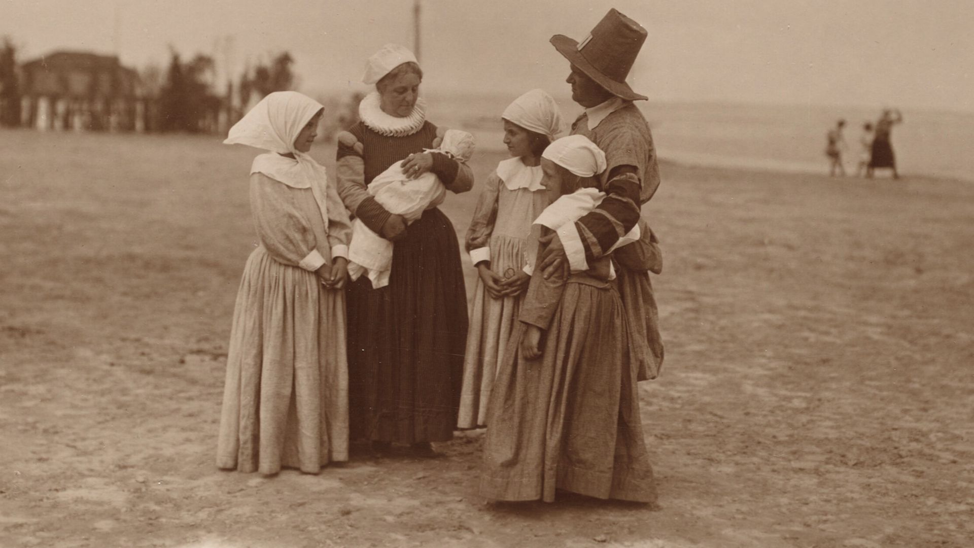 File:Plymouth Tercentenary Pageant Reenactment of Stephen Hopkins, his wife and daughters, Damaris and Constance, with their son Oceanus PHC-PTP-0017 image access full.jpg