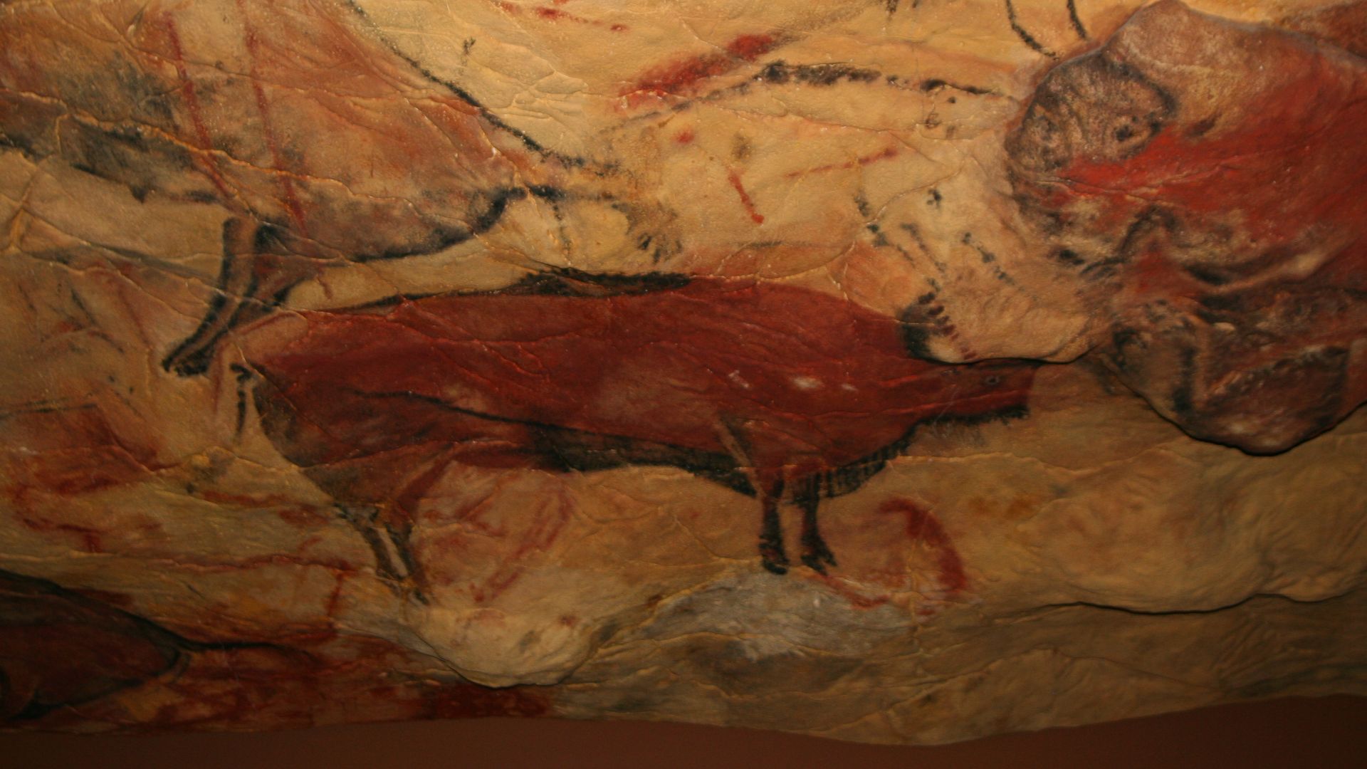 File:Reproduction cave of Altamira 01.jpg