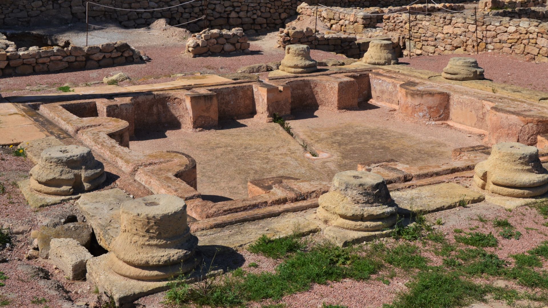 File:Estany del peristil de la domus 5-F de l'Alcúdia, Elx.jpg