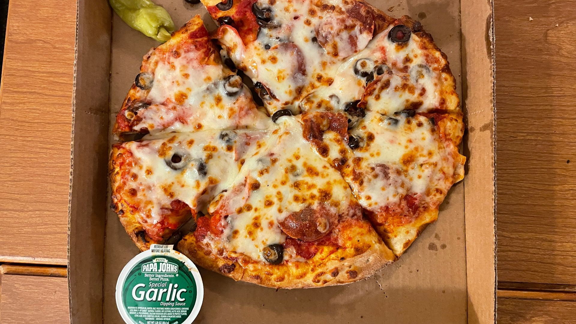 File:Papa John's Pizza small pepperoni and black olives pizza pie.jpeg