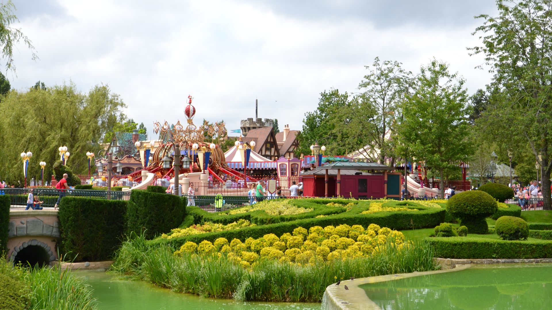 File:Disneyland Paris - panoramio (4).jpg