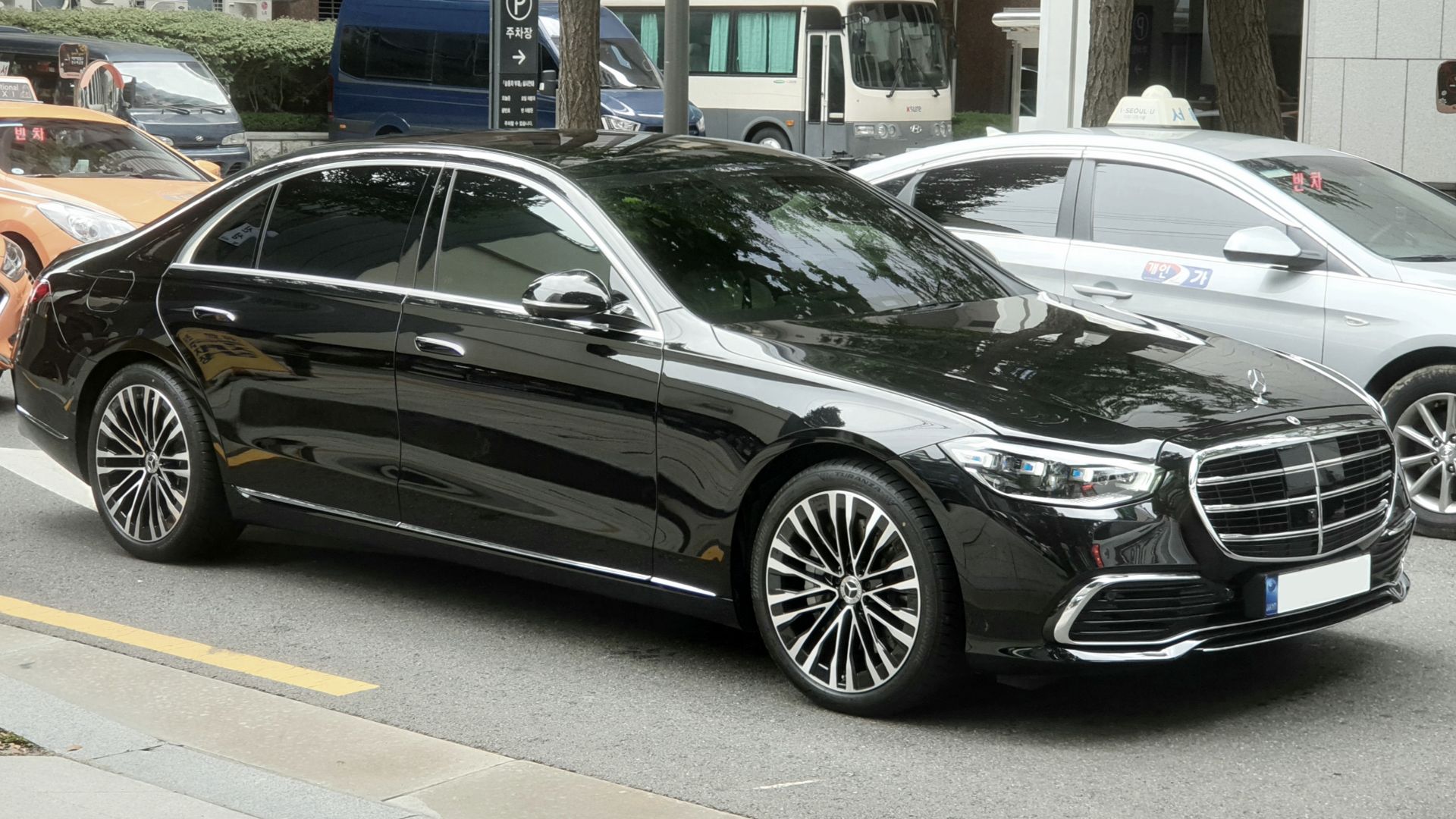 File:Mercedes-Benz S580 W223 black (1).jpg
