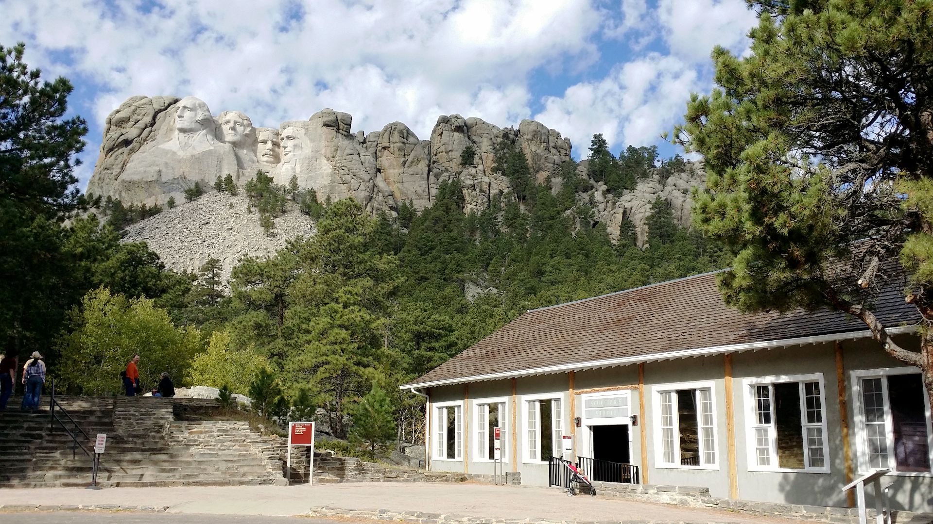 File:Mount Rushmore - 51107144314.jpg