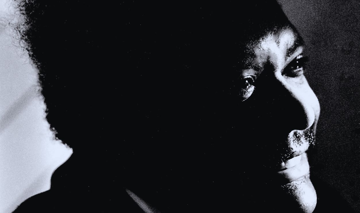 Gettyimages - 73701948, Don King NEW YORK - 1980: Boxing promoter Don King poses for a photo shoot in 1980 at his residence in New York.