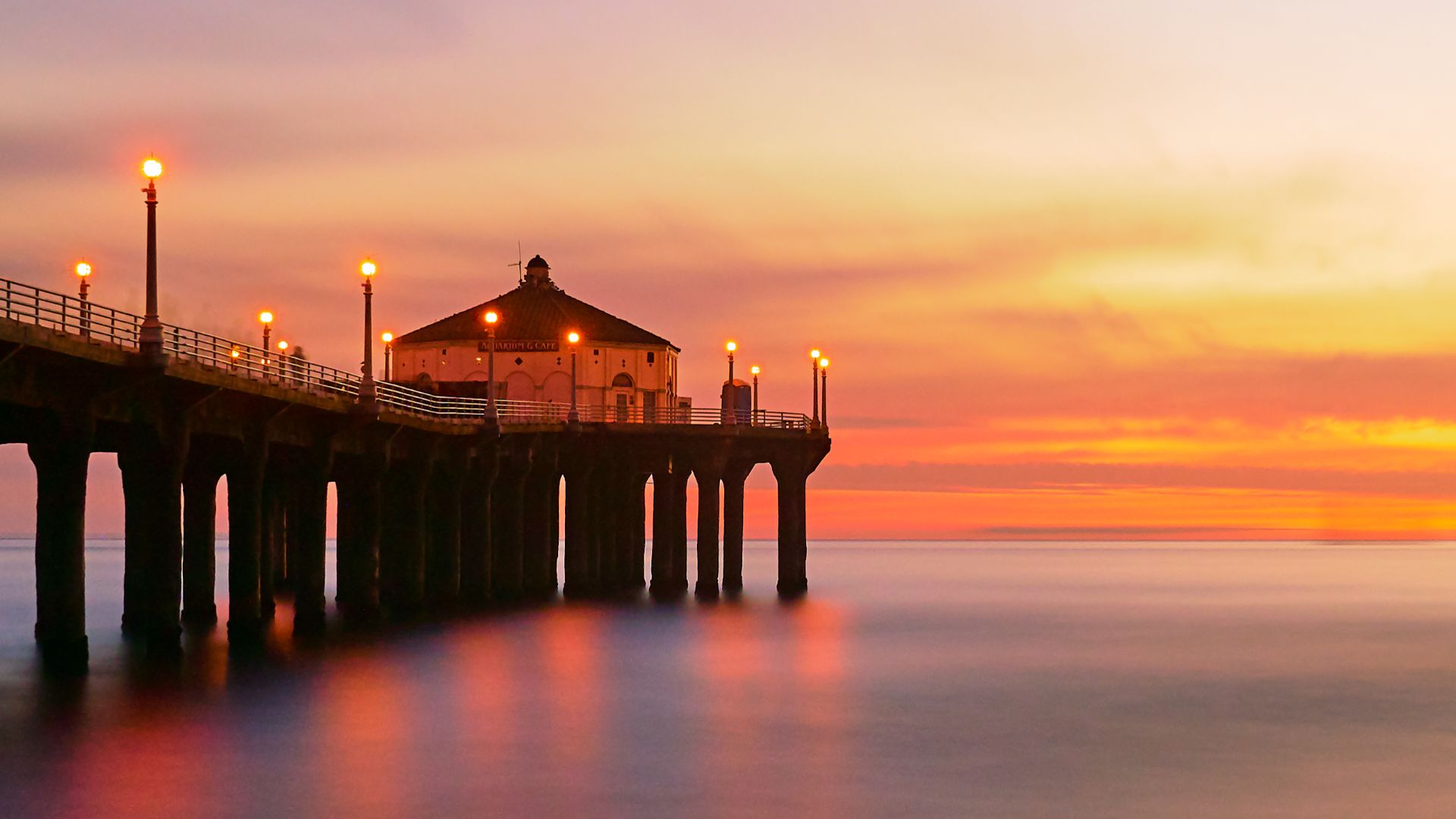 File:Manhattan Beach, California (27110078348).jpg