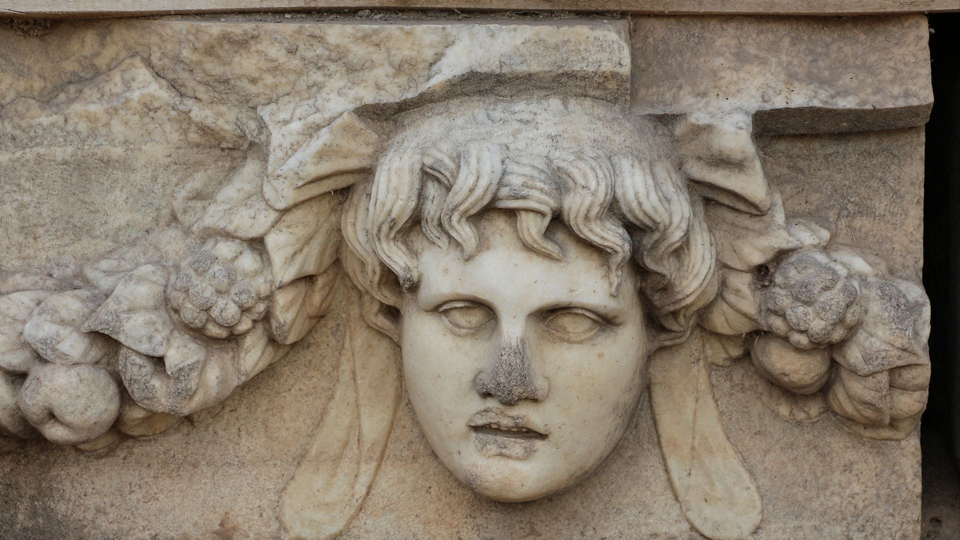 File:Aphrodisias - Portico of Tiberius 10.jpg