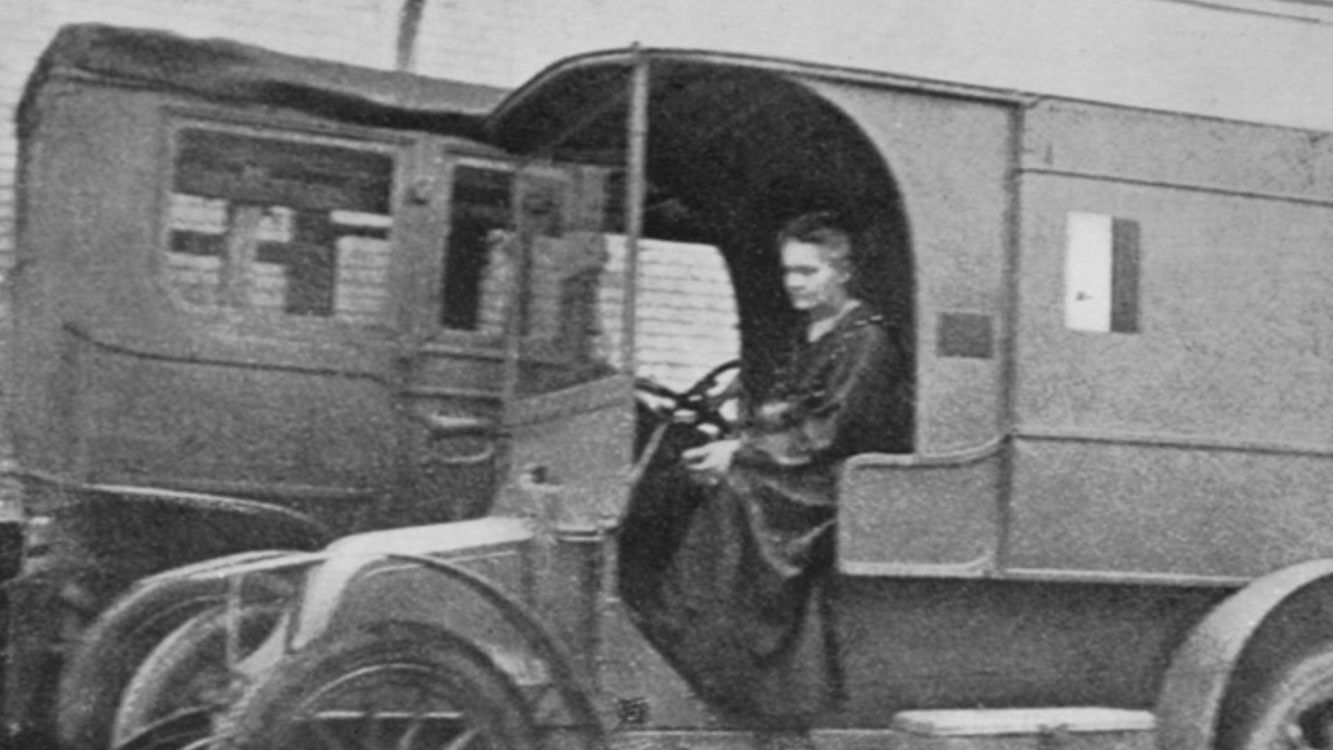 File:Marie Curie - Mobile X-Ray-Unit.jpg
