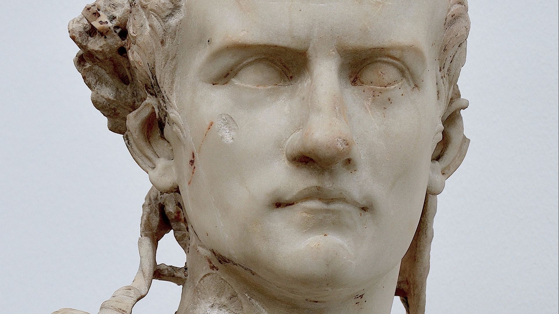 File:Cuirassed bust of Caligula, found in Rome, AD 37-41, Ny Carlsberg Glyptotek, Copenhagen (13192017765) cropped.jpg