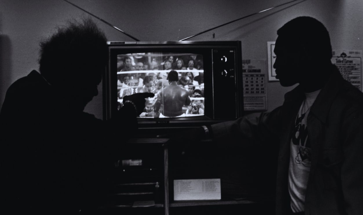 Gettyimages - 158705071, Larry Holmes visit Don Kings office... NEWARK,NJ - JUNE 01: Larry Holmes visit Don Kings office as they watch highlights of Holmes fight in June 1978 in Newark, New Jersey.