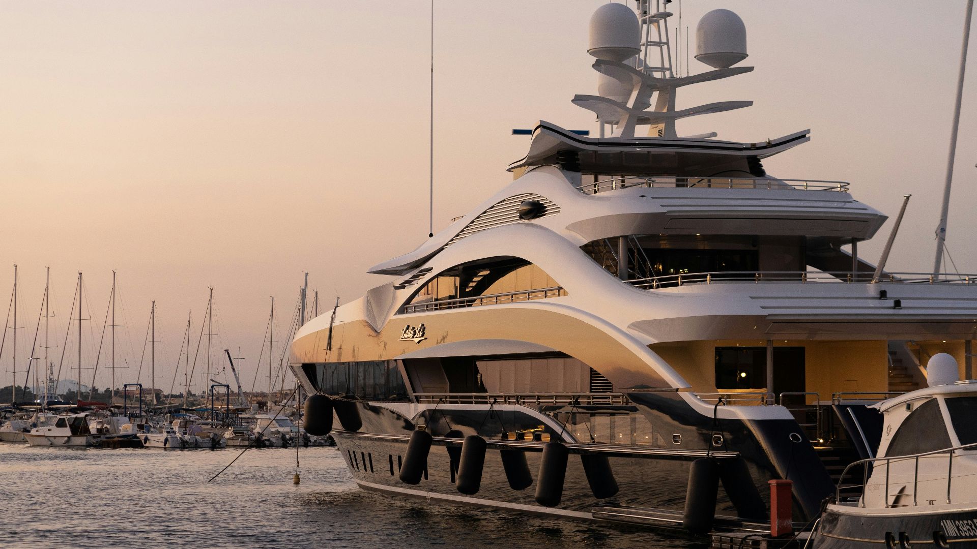 white and gold yacht scenery
