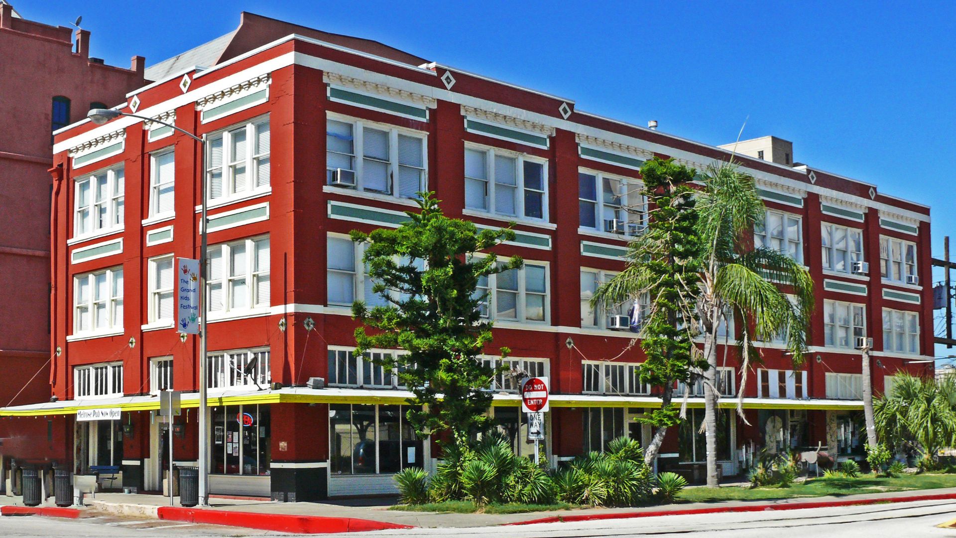 File:Melrose Apartment Building, Galveston.jpg