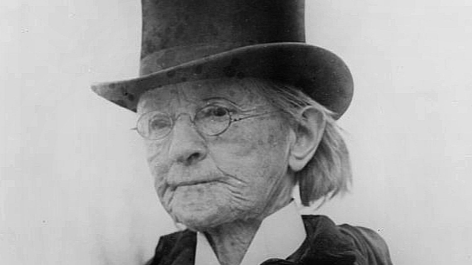 File:Dr Mary Edwards Walker man's top coat and hat c 1911.jpg