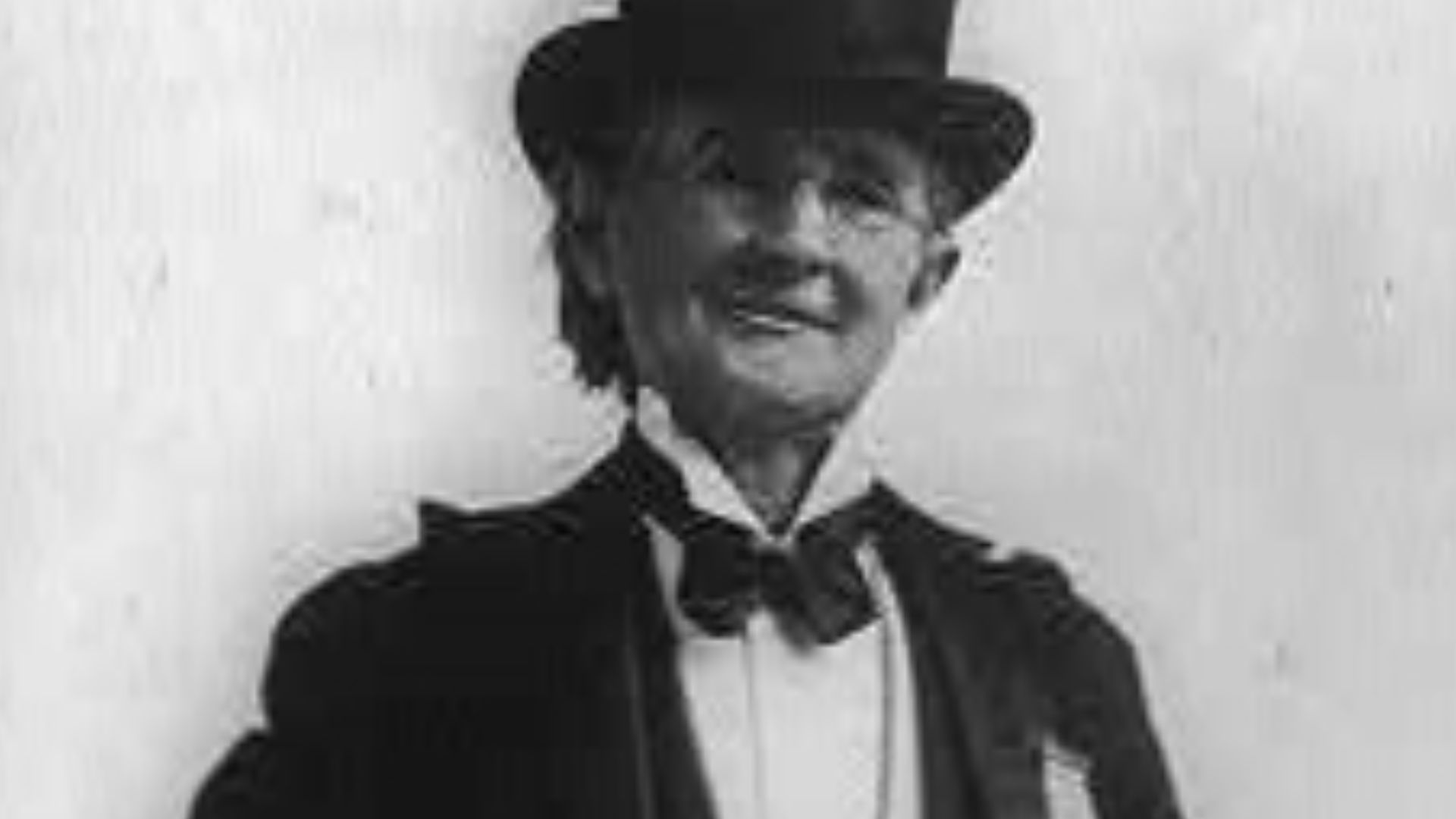 File:Mary Edwards Walker, full length portrait.jpg