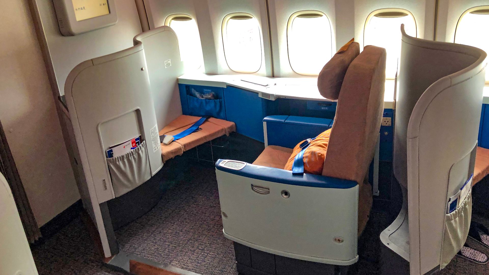 File:First class cabin of B-2447 (20190717162121).jpg