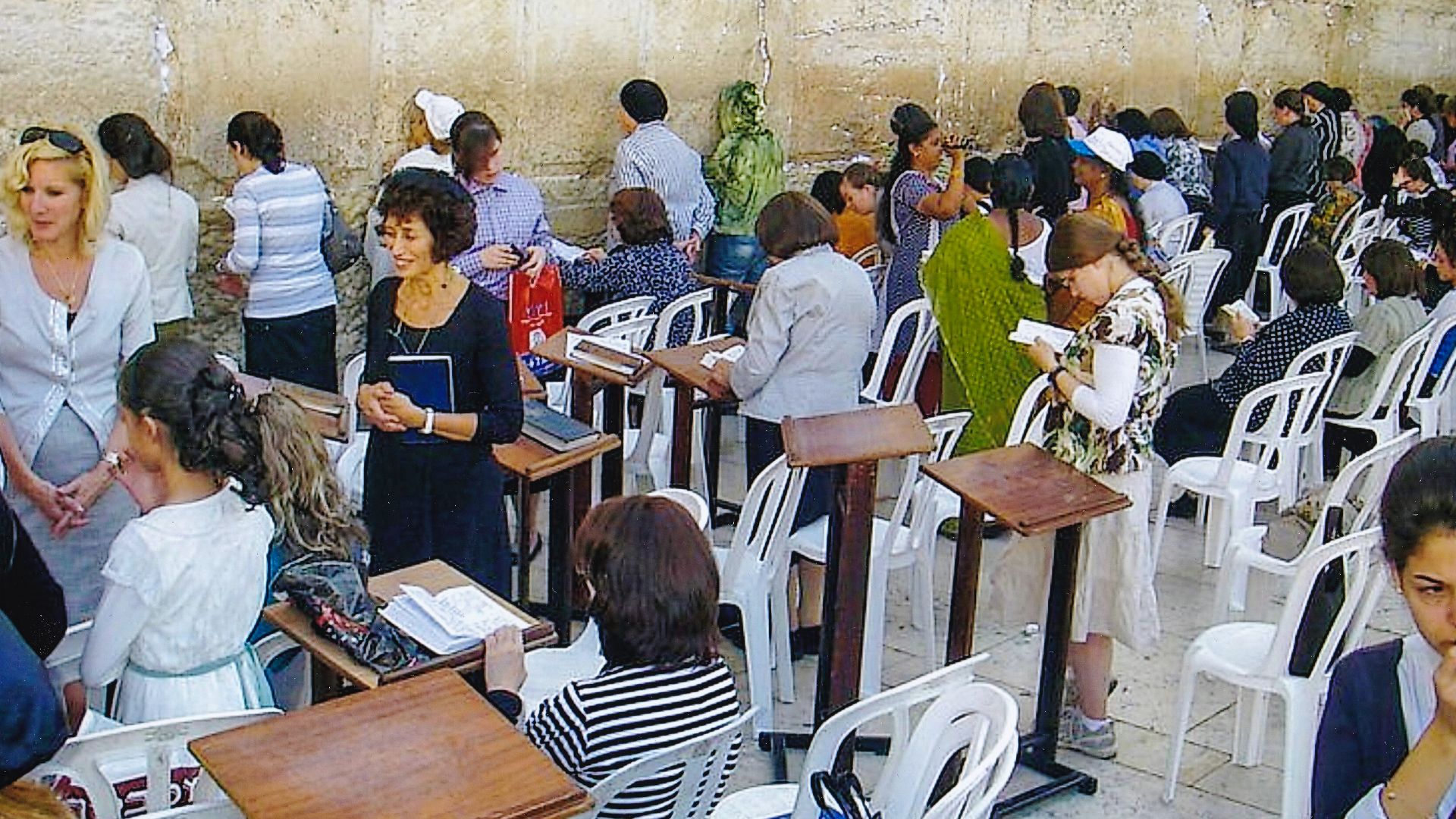 File:Het vrouwen gedeelte bij de klaagmuur in Jeruzalem.jpg