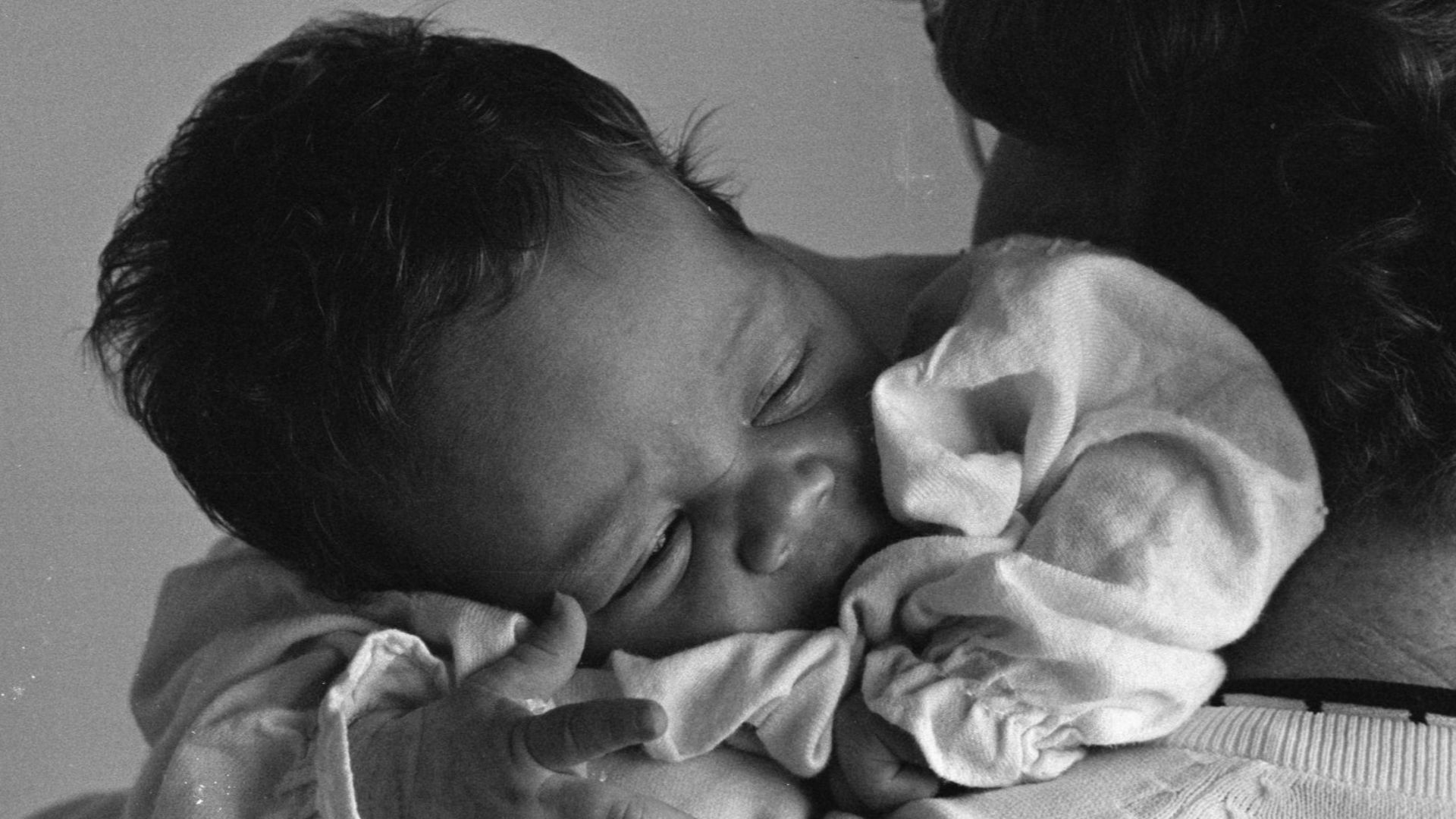 File:Geoff Charles' daughter and her baby (1471715).jpg