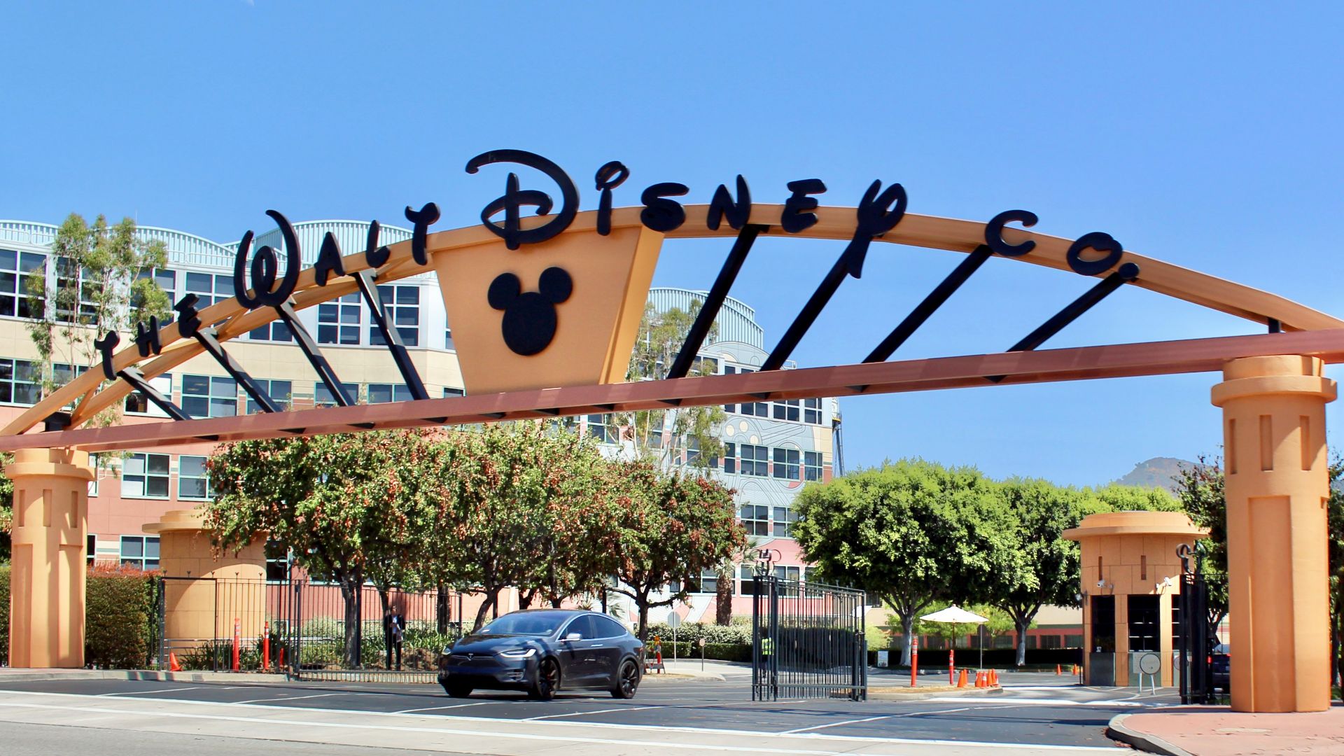 File:Walt Disney Studios Alameda Entrance.jpg