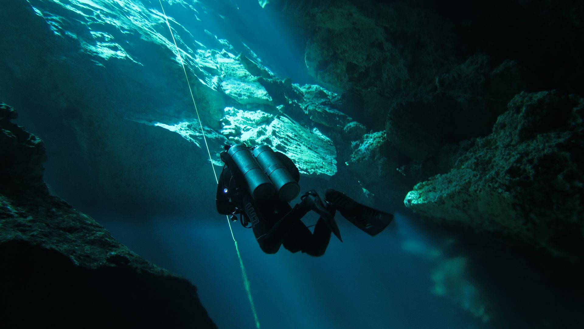 File:Halocline cenote Chac Mool.jpg