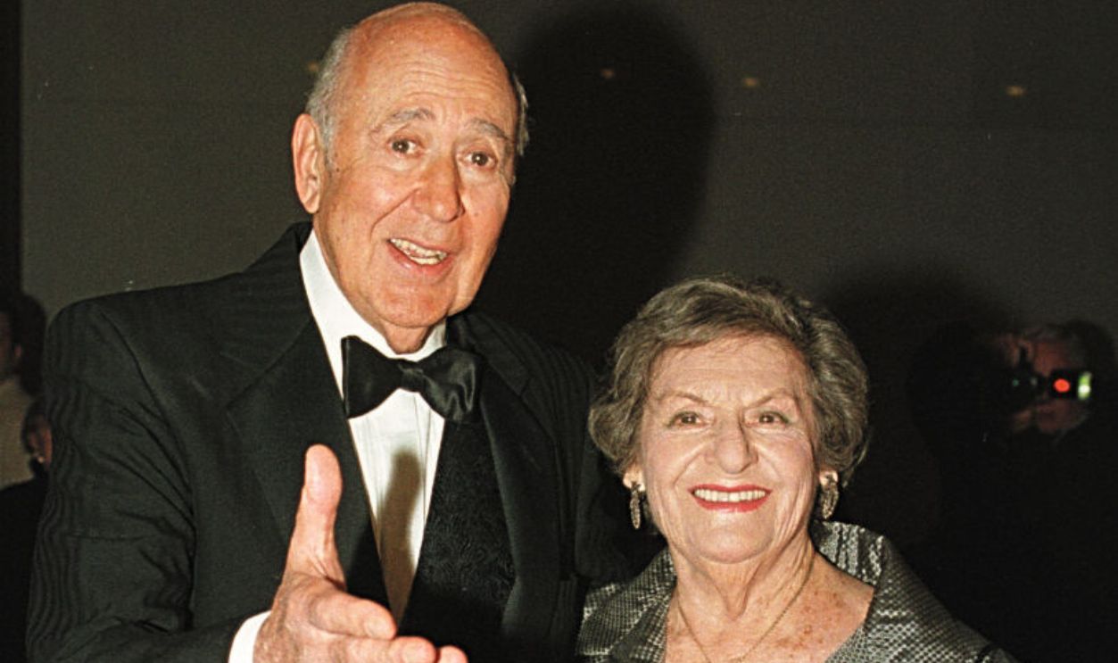 380777 04: Carl Reiner and his wife arrive for the third annual Kennedy Center's 