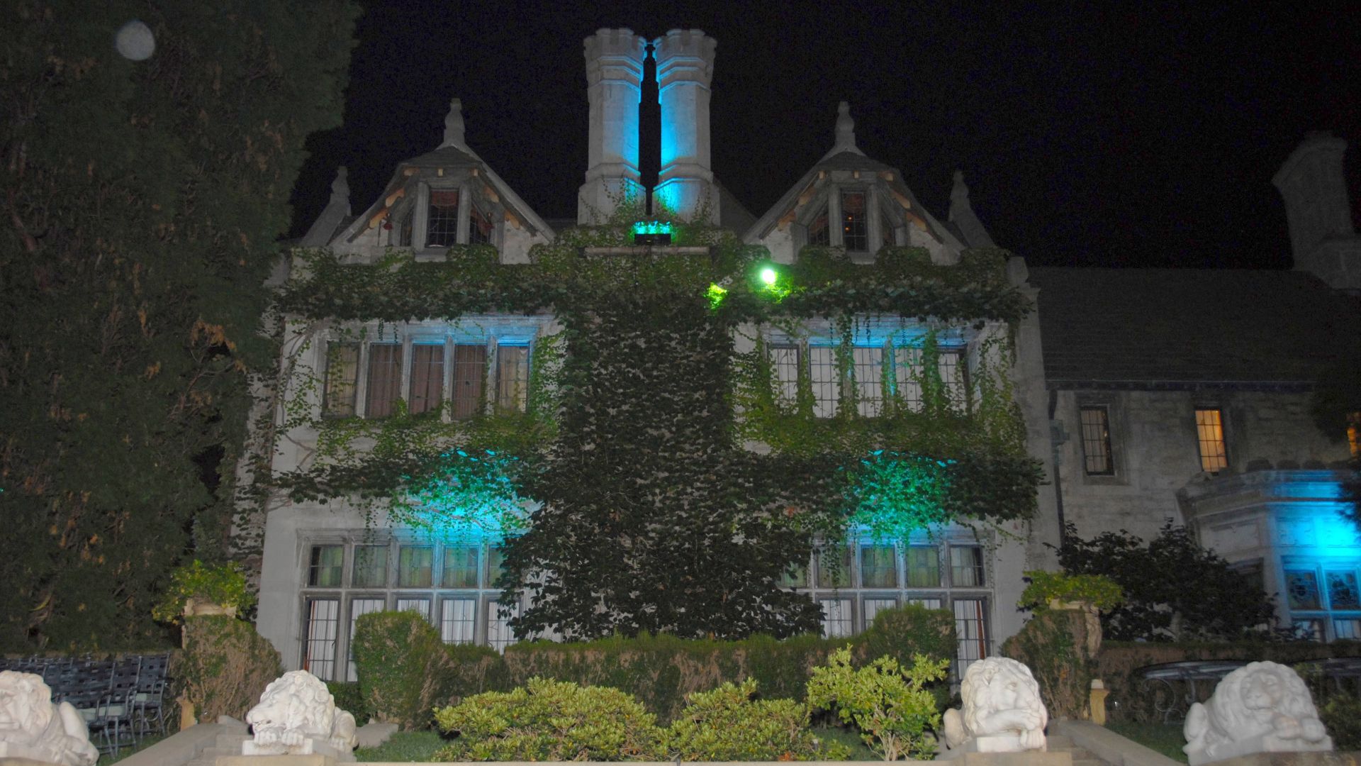 File:Playboy Mansion North Side 2007.jpg