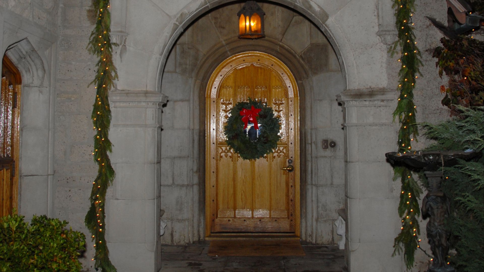 File:Playboy Mansion Front Door 2007.jpg