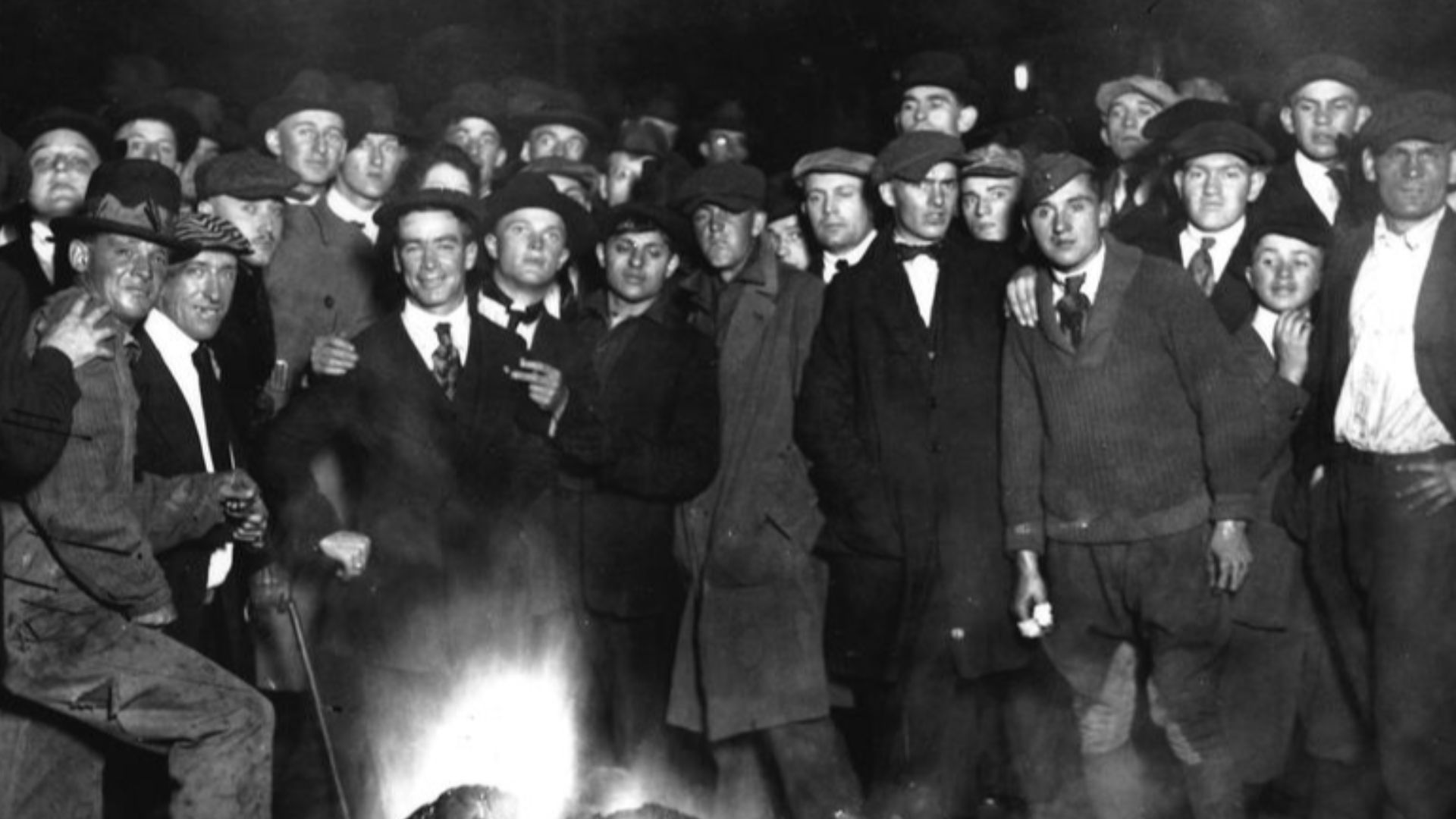 File:Omaha courthouse lynching.jpg
