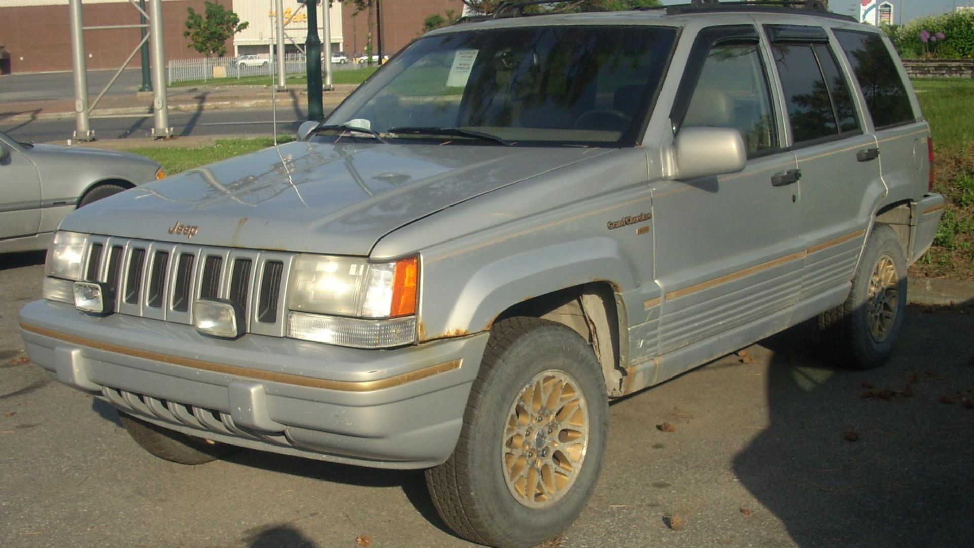 File:1993-1995 Jeep Grand Cherokee Limited.JPG