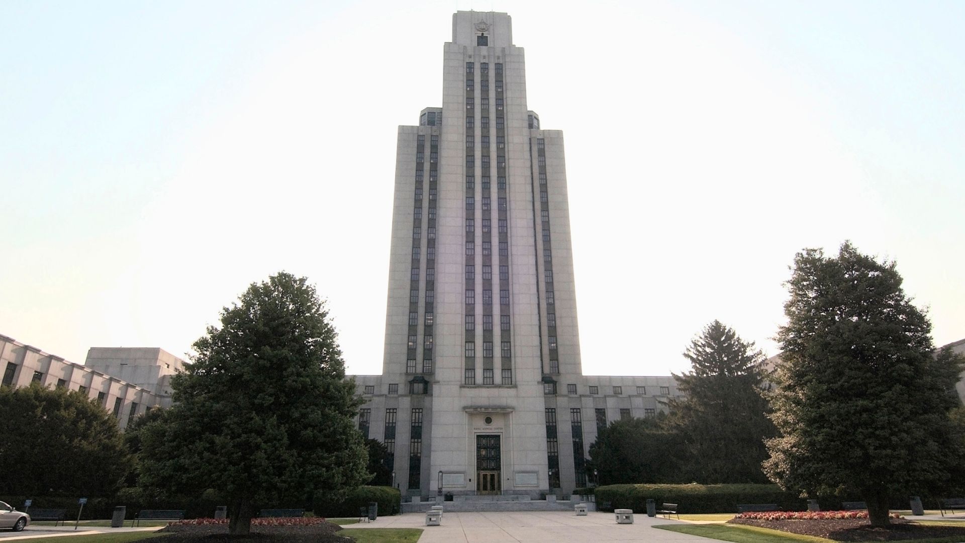 File:US Navy 030819-N-9593R-004 Entrance to the administration building at the National Naval Medical Center in Bethesda, Md.jpg