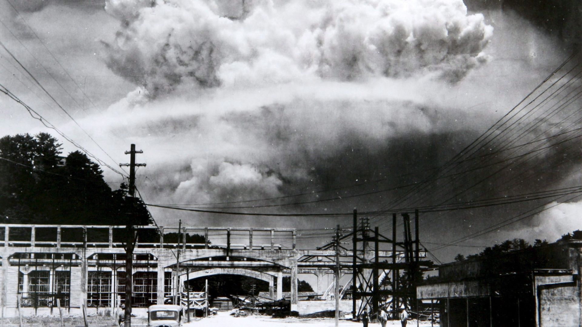 File:Atomic cloud over Nagasaki from Koyagi-jima.jpeg