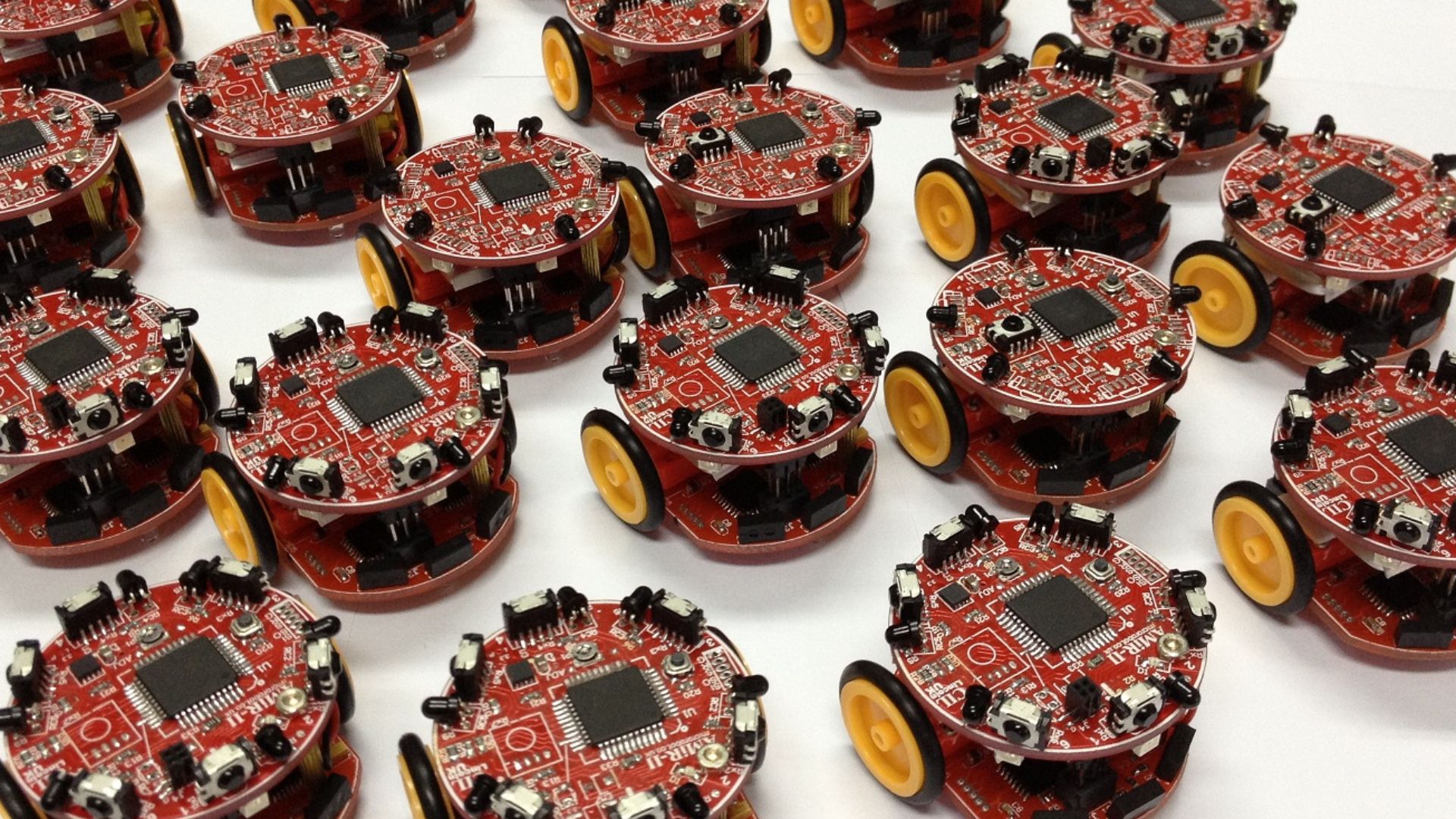 File:Swarm of Colias Robot.jpg