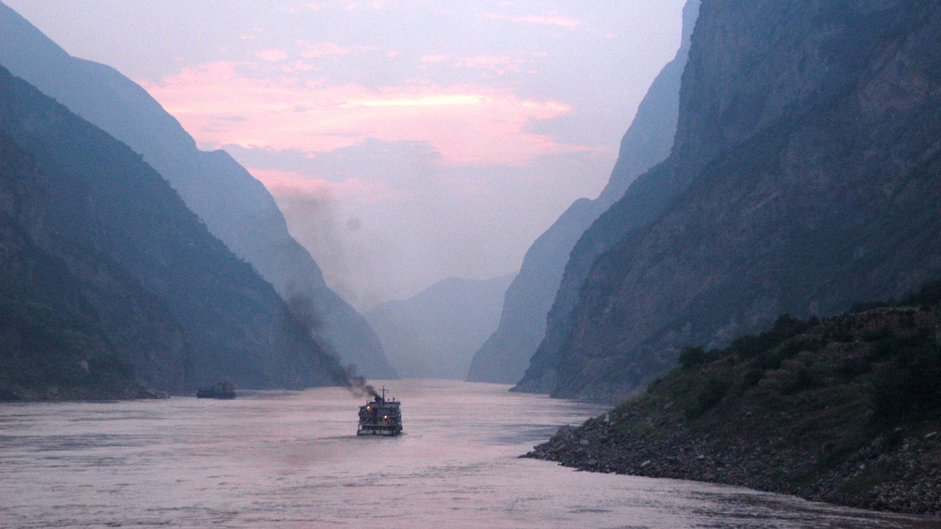 File:Dusk on the Yangtze River.jpg